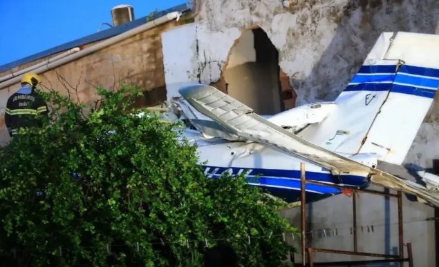 Irmãos morrem após avião cair em Goiânia