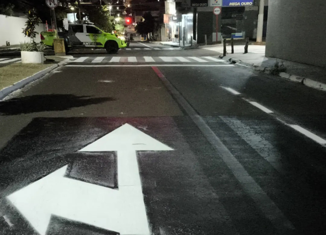 Motociclista com CNH suspensa foge de bloqueio, quase atropela agente de trânsito e acaba preso em Rio Verde