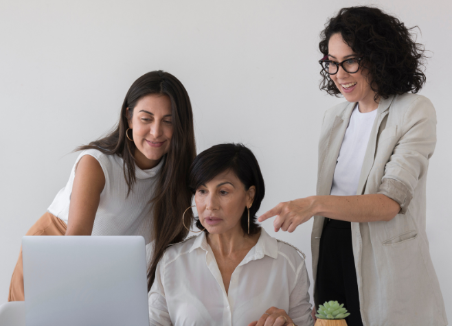 AOS POUCOS AS MULHERES VÃO GANHANDO ESPAÇO NO MERCADO DE TRABALHO