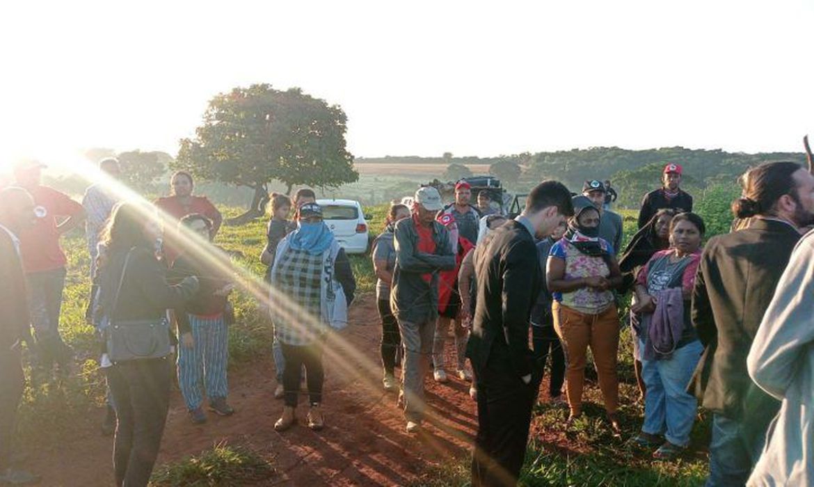 Mulheres do MST ocupam fazenda em Hidrolândia