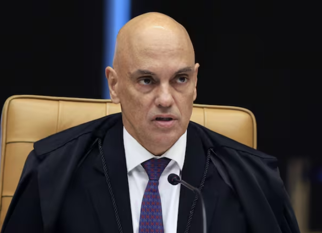 Pedido de impeachment de Alexandre de Moraes é entregue pela oposição a Rodrigo Pacheco