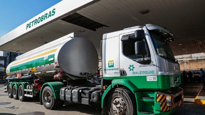 Petrobras anuncia aumento nos preços de gasolina e diesel para sábado (18)