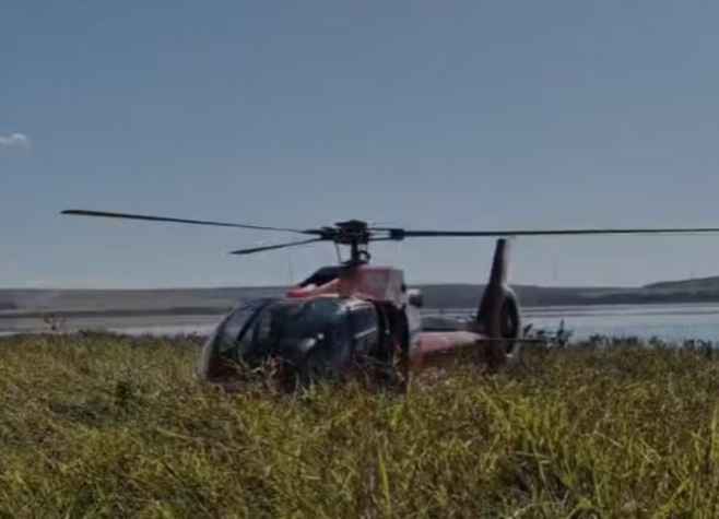 Piloto e empresário se agarraram aos destroços de helicóptero para não se afogarem, diz tenente