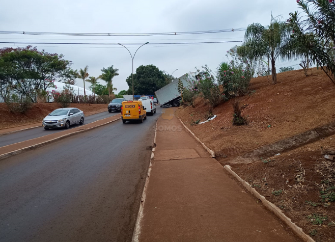 Rio Verde: Túnel no sentido ao Bairro Promissão está interditada após acidente no viaduto