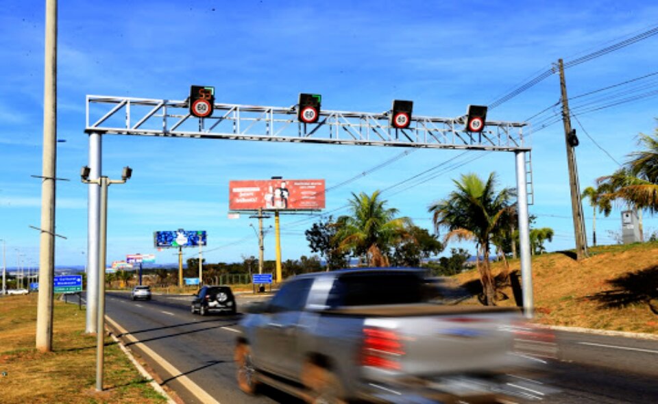 Em Goiás, Caiado acaba com indústria da multa após 2 anos e 7 meses sem radares móveis