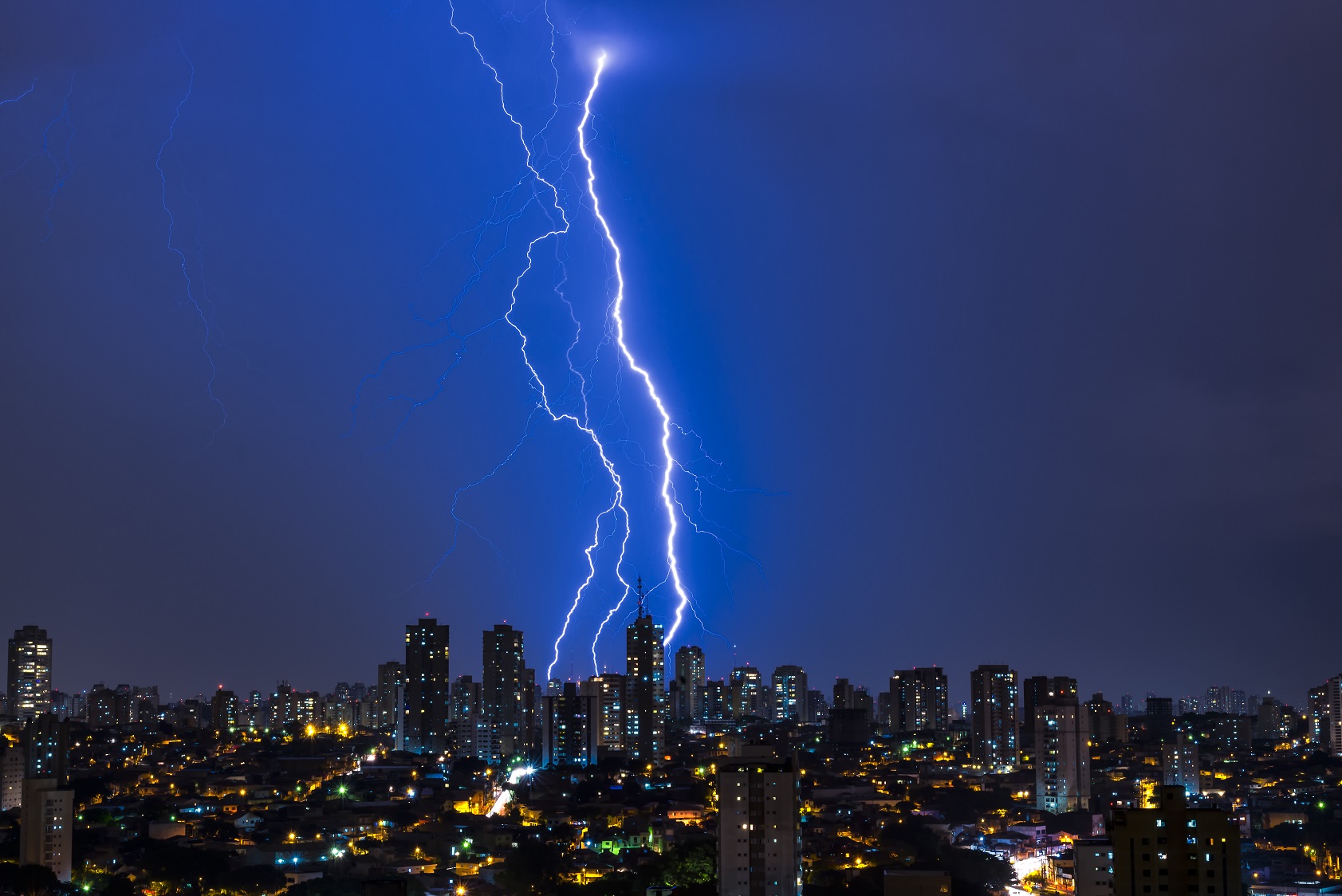Goiás registrou 2,4 milhões de raios entre janeiro e fevereiro de 2023