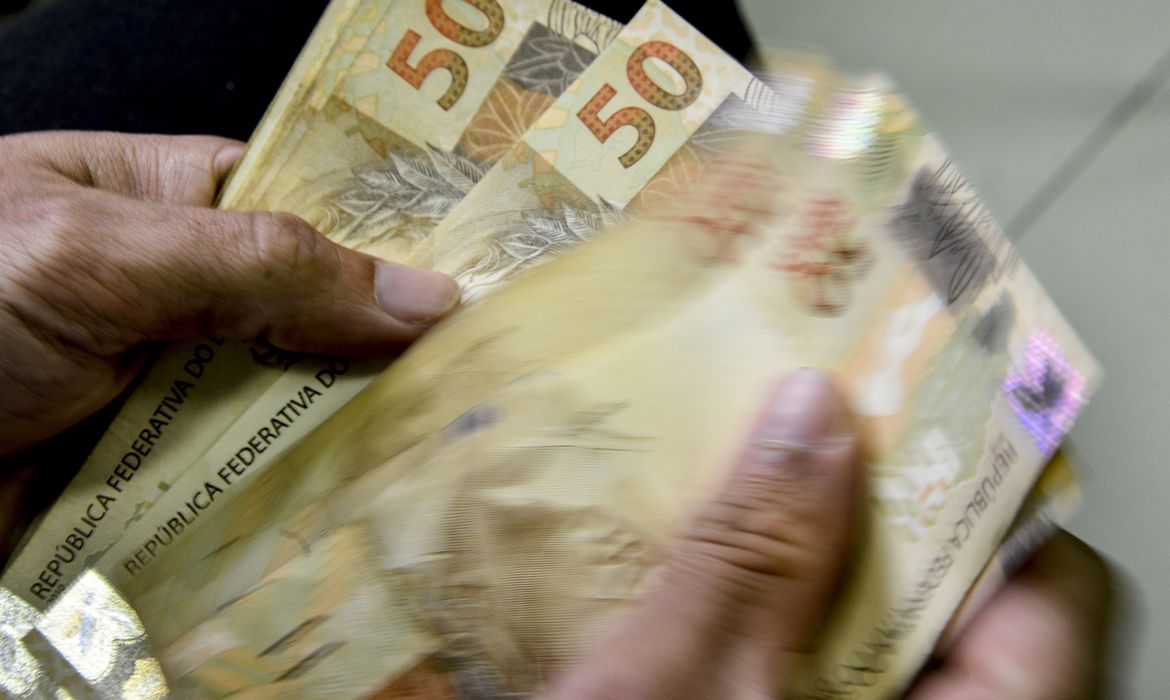 Receita Federal paga restituição do 4º lote do Imposto de Renda hoje (31)
