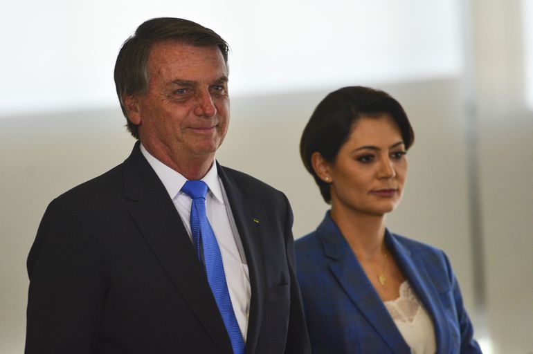 Coluna Cairo Santos: SE BOLSONARO FICAR INELEGÍVEL, MICHELLE PODE SER CANDIDATA