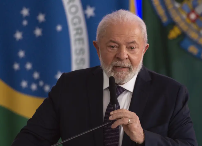 Lula lamenta 