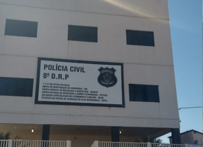 Motorista bêbado causa acidente, resiste a prisão e xinga policiais no jardim Goiás 