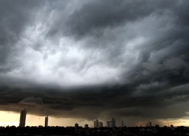 Defesa Civil aponta chuva intensa, granizo e vendaval no norte de Goiás; Sudoeste tem chuvas isoladas 