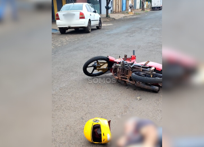 Colisão entre carro e moto é registrada na Rua Augusta Bastos, em Rio Verde