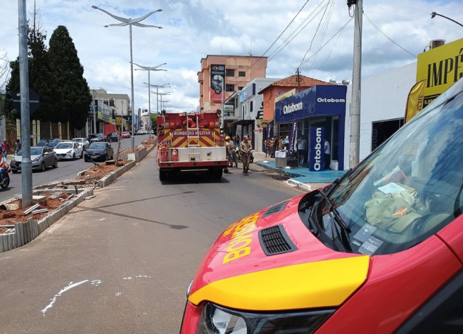 Corpo de Bombeiros combate incêndio em loja de colchões em Mineiros-GO