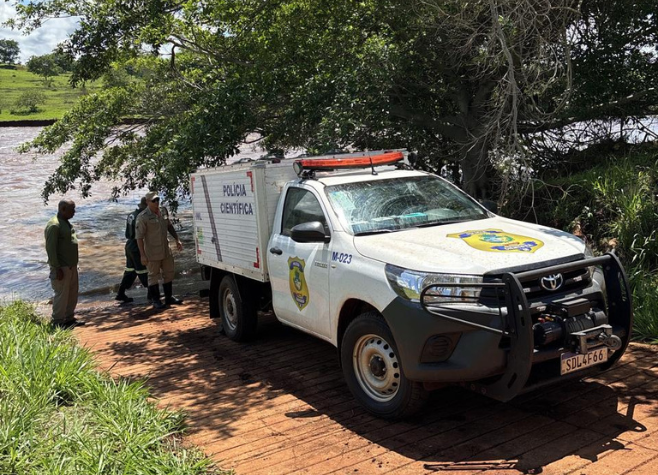 Bombeiros recuperam corpo de vítima de afogamento no Rio Claro, em Caçu