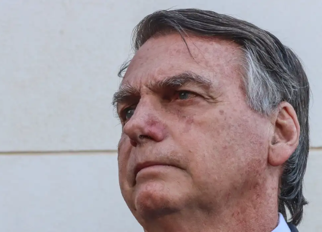 Bolsonaro é levado a SP para tratar erisipela e obstrução intestinal