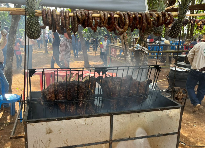 TRADIÇÃO E GASTRONOMIA: RIO VERDE SEDIA MAIS UMA TRADICIONAL QUEIMA DO ALHO