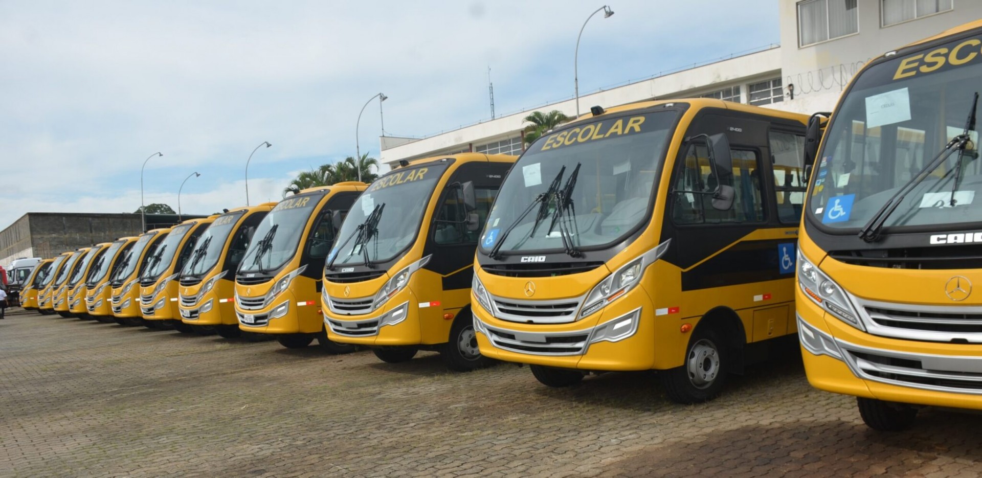 Governo de Goiás reforça o transporte escolar com 36 novos ônibus