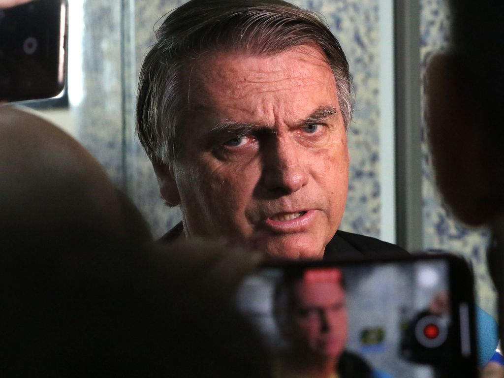 Ainda com julgamento em andamento, TSE forma maioria para tornar Bolsonaro inelegível