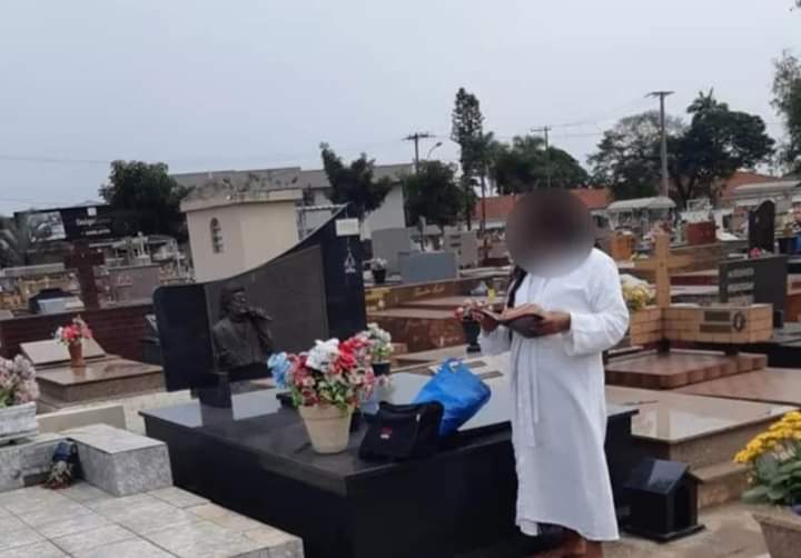Mulher de Caldas Novas é acusada de depredar túmulo do cantor Zé Rico 
