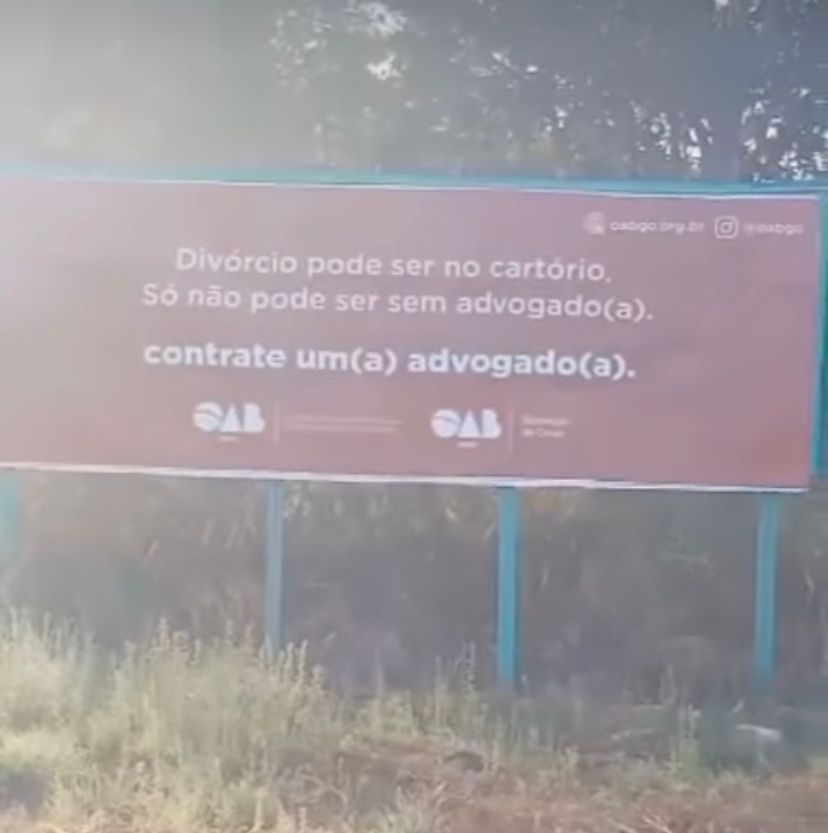 Jornal Somos - Outdoor da OAB-GO sobre divórcio próximo à motel em ...