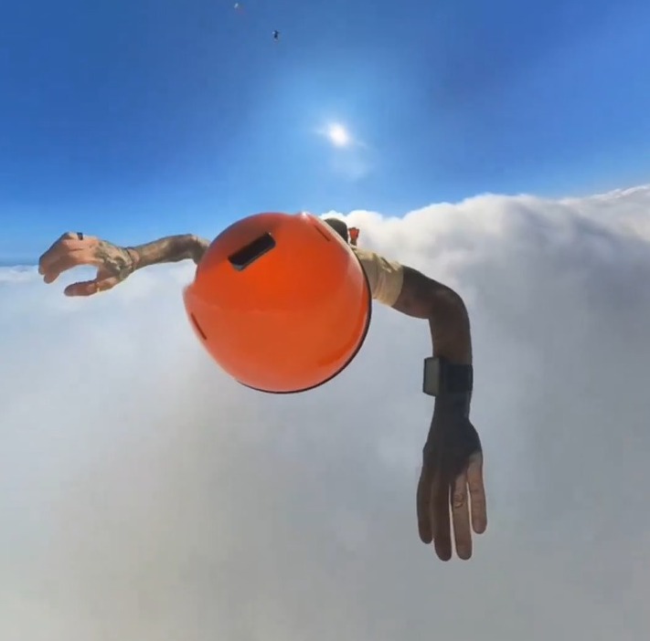 Imagens impressionantes gravadas por paraquedista durante salto entre as nuvens; teria coragem?