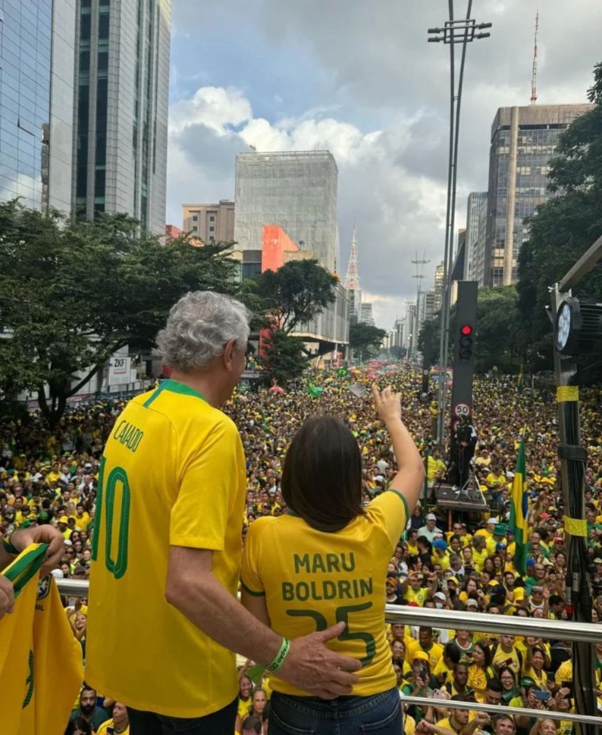 Marussa Boldrin participa de evento de apoio a Bolsonaro ao lado de Caiado