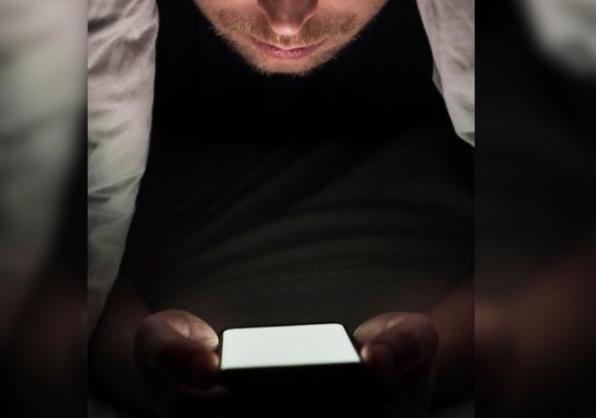 Cliente denuncia loja por suposto acesso a dados pessoais durante conserto de celular