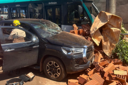 Ônibus e camionete se envolvem em acidente com oito vítimas em Rio Verde