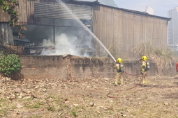 Bombeiros combatem incêndio em galpão próximo a Avenida Paulo Roberto, em Rio Verde