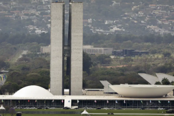 Lula sanciona com vetos o reajuste para servidores do Legislativo