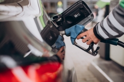 Postos baixam preços de gasolina e etanol em Goiás para atrair clientes