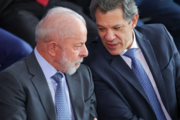 Celular mais caro? Governo eleva imposto de importação e amplia tarifas para mais de mil produtos