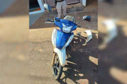 Condutor foge após provocar acidente com motocicleta no Setor Central em Rio Verde