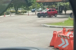 Carro desgovernado em prova da CNH causa susto no Detran de Goiânia