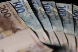 Novo salário mínimo R$ 1.621 entra em vigor e começa a ser pago nesta segunda