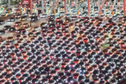 Megaengarrafamento na China reúne 10 milhões de carros após feriadão
