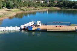Após quatro dias, carreta com 35 mil litros de etanol é retirada de represa em Morada Nova de Minas