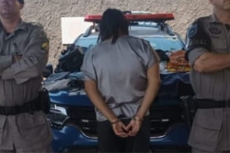 Polícia Militar prende mulher tentando furtar mais de R$ 3 mil em roupas na região da 44
