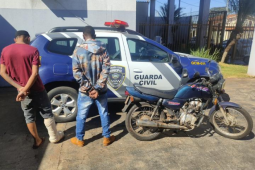 GCM localiza moto furtada no pátio do HMU e leva suspeitos de receptação para a delegacia em Rio Verde
