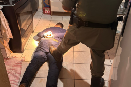 Homem é preso após incendiar casa da ex-companheira no Setor Dona Gercina, em Rio Verde