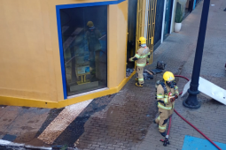 Incêndio atinge agência de viagens no Centro de Rio Verde na manhã deste sábado (17)