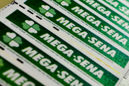 Sem acertadores, Mega-Sena acumula novamente e prêmio vai para R$ 102 milhões