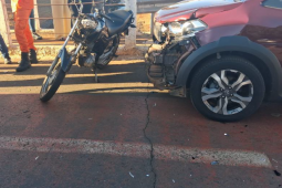 Motociclista sem CNH fica ferido após colisão com carro no Jardim Bela Vista, em Rio Verde