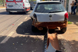 Motorista colide contra carro estacionado no Setor Morada do Sol e vai parar no hospital em Rio Verde