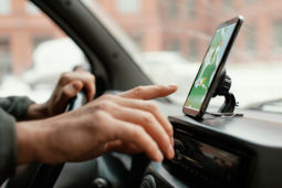 Foragido é preso após usar foto falsa em aplicativo de transporte para despistar fiscalização em Rio Verde