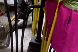 Mulher é resgatada por bombeiros após ficar presa em catraca de ônibus em Manaus