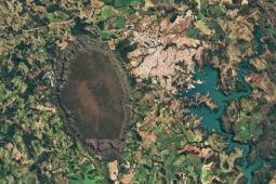 NASA destaca Serra de Caldas Novas em imagem impressionante feita do espaço