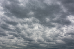 Centro-Oeste deve enfrentar calor acima da média e chuvas irregulares em abril, com alerta para Goiás