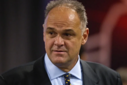 Lenda do basquete brasileiro, Oscar Schmidt morre aos 68 anos