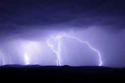 Frente fria avança e coloca Rio Verde entre as cidades com alerta para tempestades